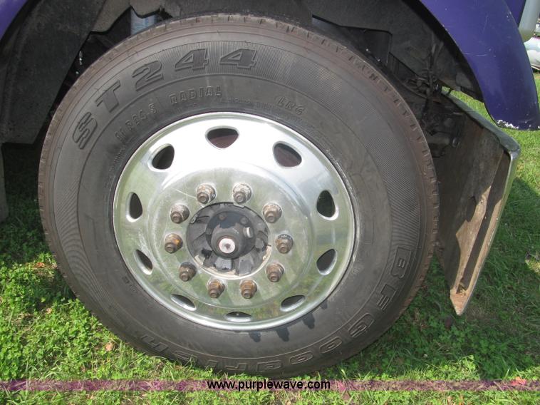 image for item F7075 2000 Kenworth W900 semi truck