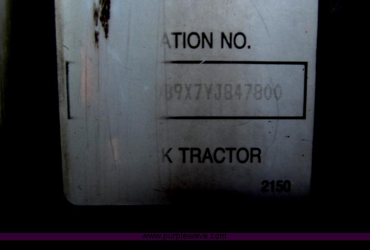 image for item F7075 2000 Kenworth W900 semi truck