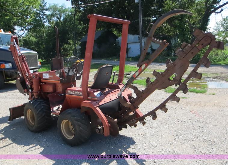image for item F8002 Ditch Witch 2300 trencher