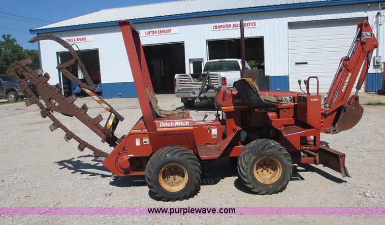 image for item F8002 Ditch Witch 2300 trencher