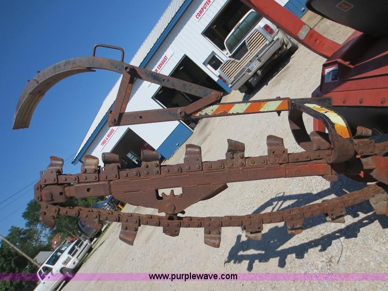 image for item F8002 Ditch Witch 2300 trencher