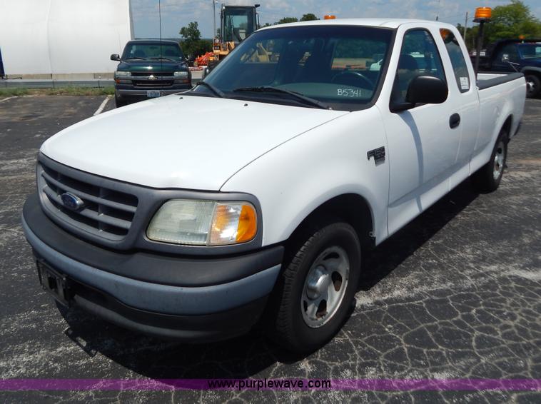image for item G3300 2002 Ford F150 XL SuperCab pickup truck