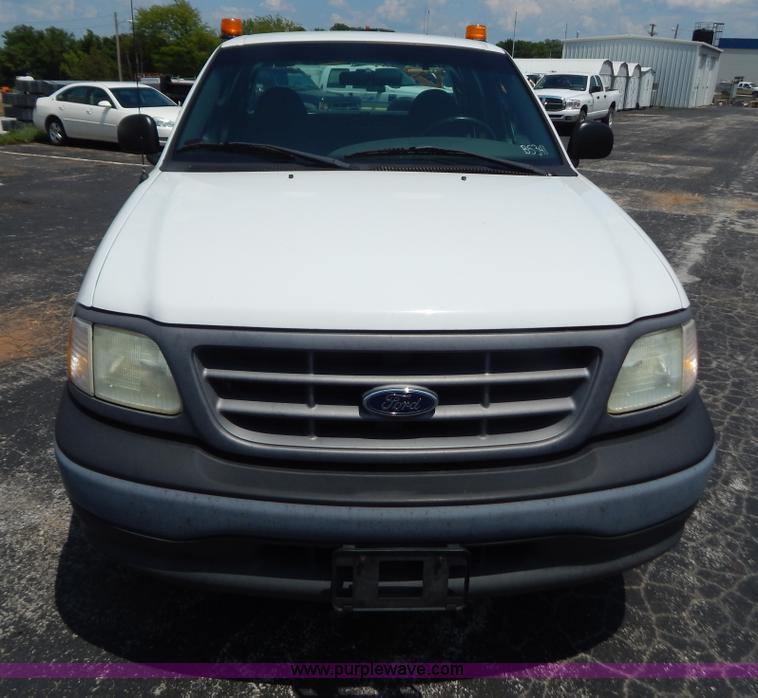 image for item G3300 2002 Ford F150 XL SuperCab pickup truck