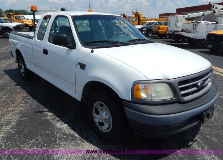 image for item G3300 2002 Ford F150 XL SuperCab pickup truck