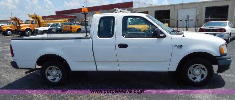 image for item G3300 2002 Ford F150 XL SuperCab pickup truck