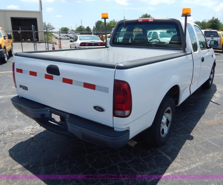 image for item G3300 2002 Ford F150 XL SuperCab pickup truck