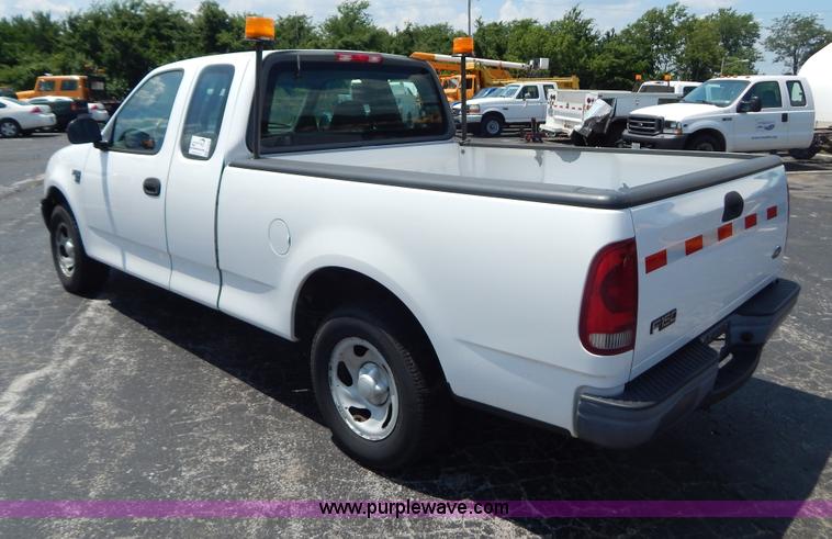 image for item G3300 2002 Ford F150 XL SuperCab pickup truck