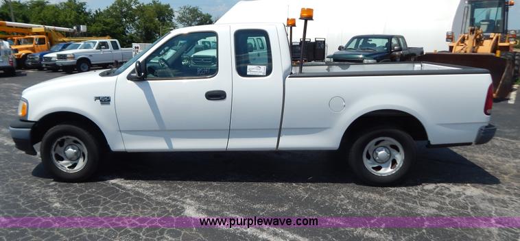 image for item G3300 2002 Ford F150 XL SuperCab pickup truck