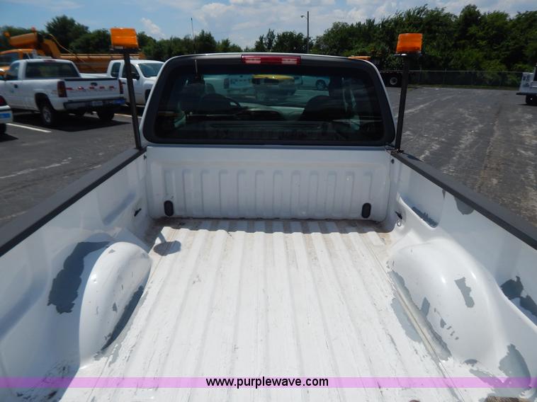 image for item G3300 2002 Ford F150 XL SuperCab pickup truck