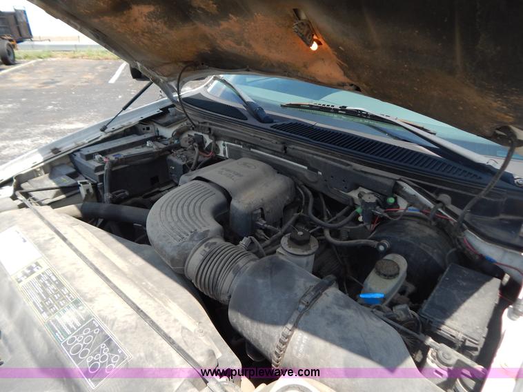 image for item G3300 2002 Ford F150 XL SuperCab pickup truck