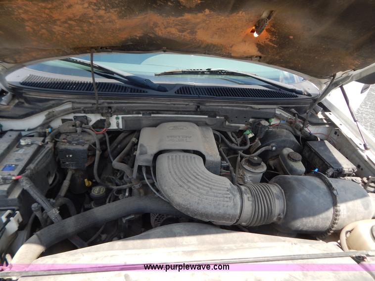 image for item G3300 2002 Ford F150 XL SuperCab pickup truck