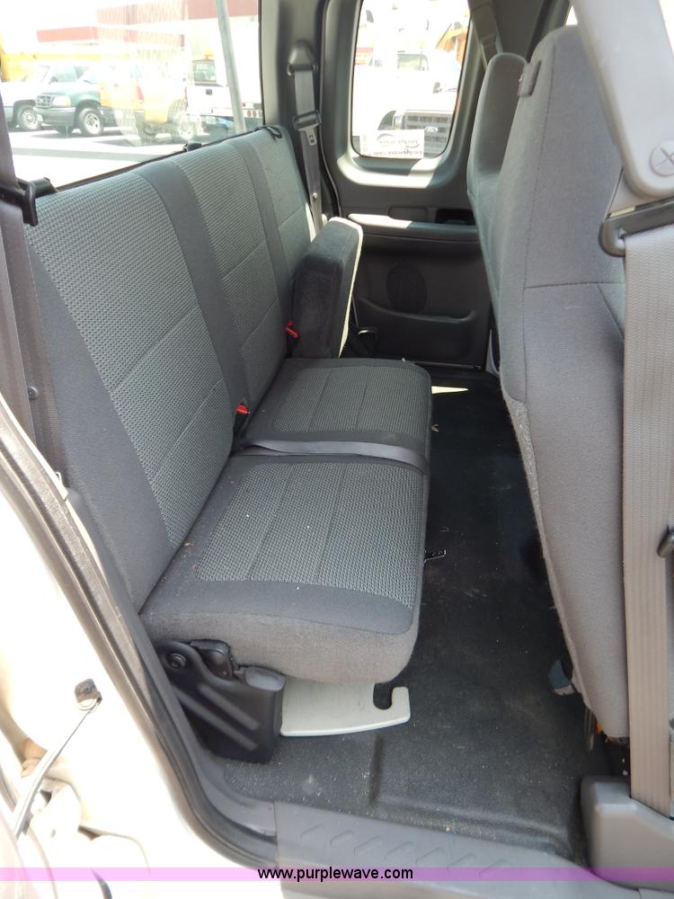 image for item G3300 2002 Ford F150 XL SuperCab pickup truck