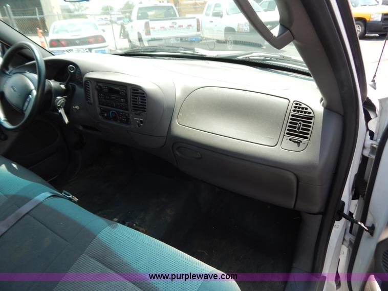 image for item G3300 2002 Ford F150 XL SuperCab pickup truck