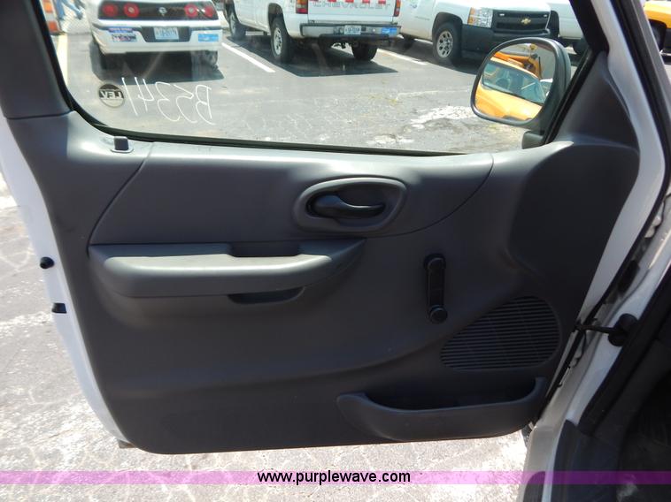 image for item G3300 2002 Ford F150 XL SuperCab pickup truck