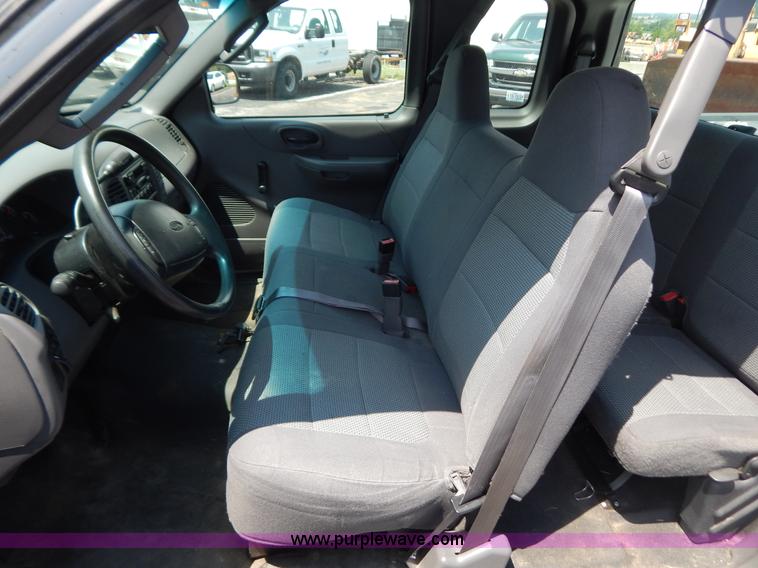 image for item G3300 2002 Ford F150 XL SuperCab pickup truck