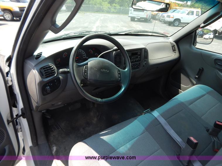 image for item G3300 2002 Ford F150 XL SuperCab pickup truck
