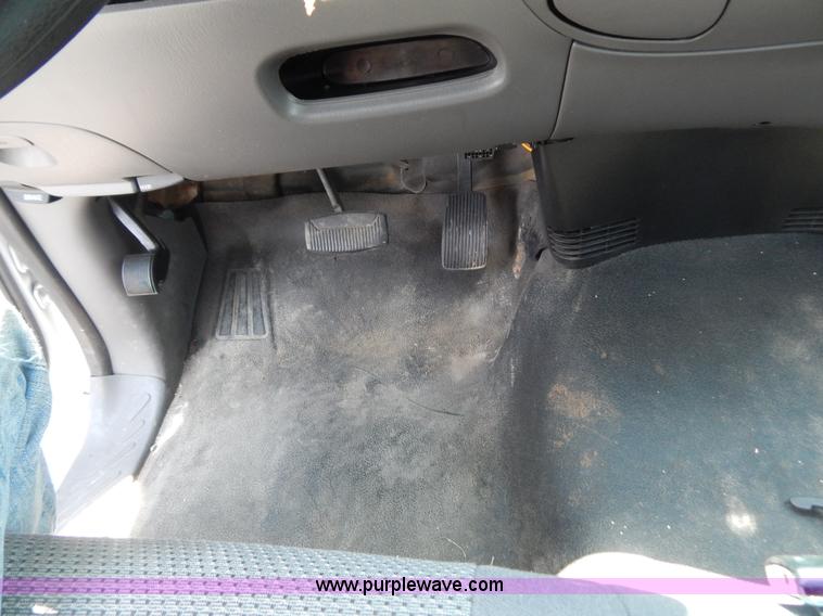 image for item G3300 2002 Ford F150 XL SuperCab pickup truck