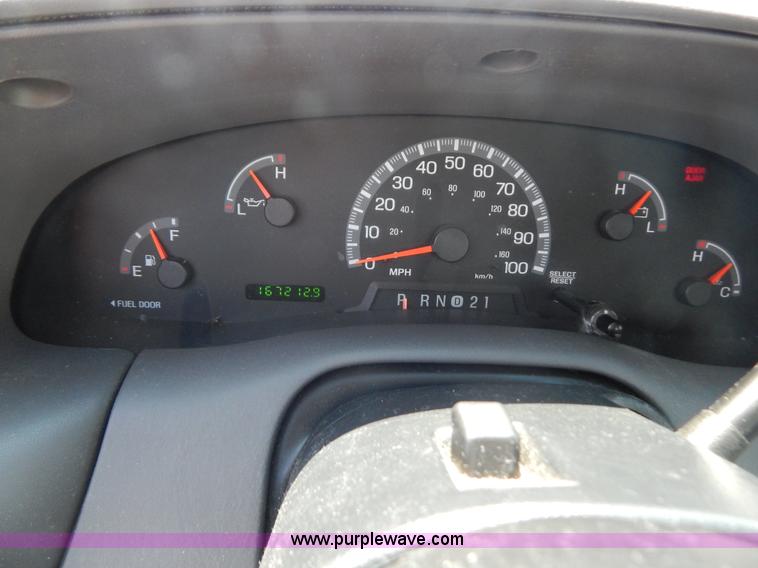 image for item G3300 2002 Ford F150 XL SuperCab pickup truck