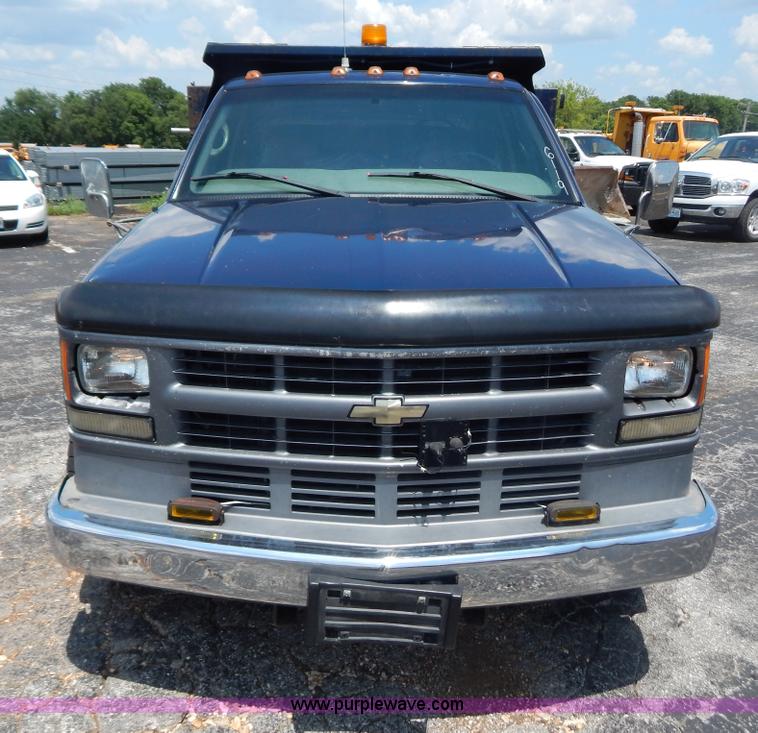 image for item G3301 2000 Chevrolet C3500 HD dump truck