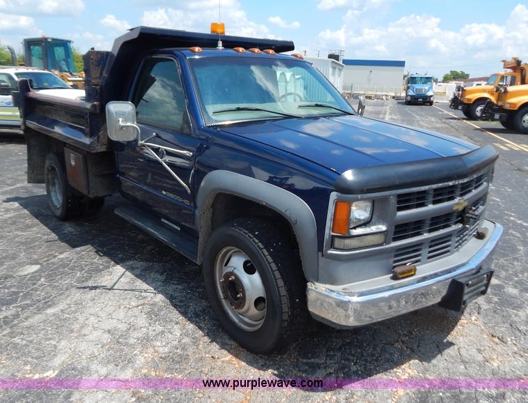 image for item G3301 2000 Chevrolet C3500 HD dump truck