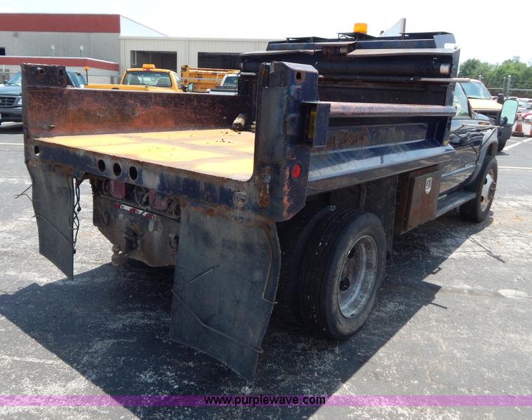 image for item G3301 2000 Chevrolet C3500 HD dump truck
