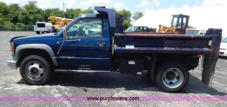 image for item G3301 2000 Chevrolet C3500 HD dump truck