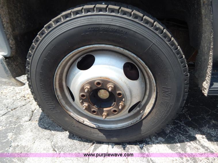 image for item G3301 2000 Chevrolet C3500 HD dump truck