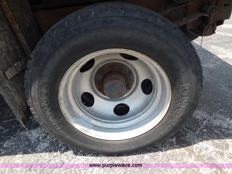 image for item G3301 2000 Chevrolet C3500 HD dump truck