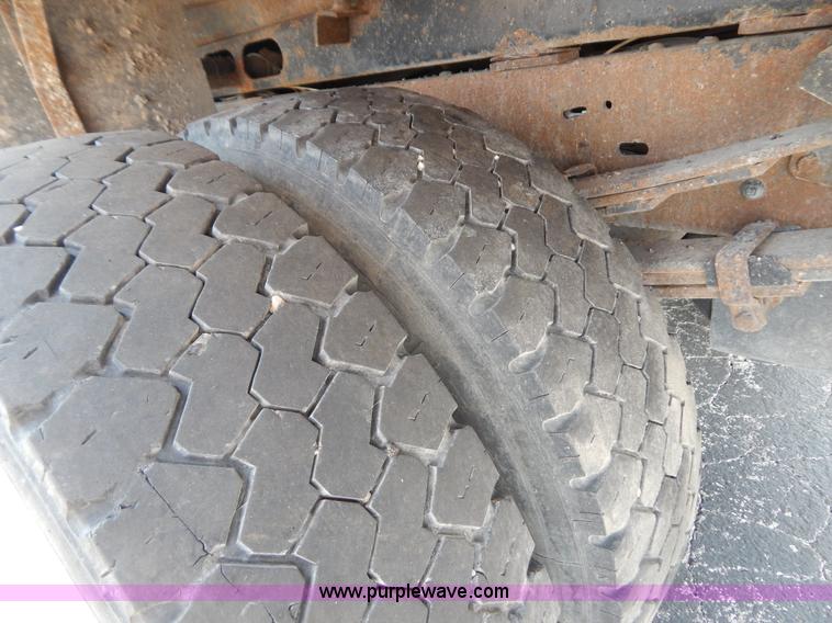 image for item G3301 2000 Chevrolet C3500 HD dump truck