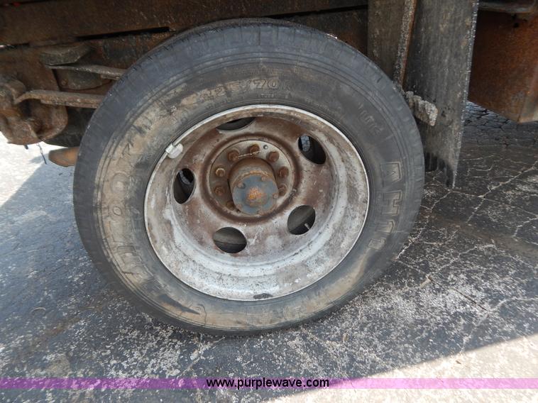 image for item G3301 2000 Chevrolet C3500 HD dump truck