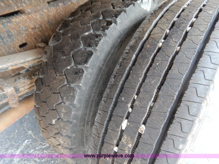 image for item G3301 2000 Chevrolet C3500 HD dump truck