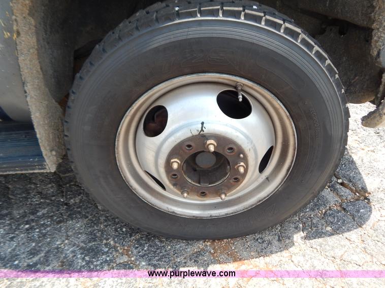 image for item G3301 2000 Chevrolet C3500 HD dump truck