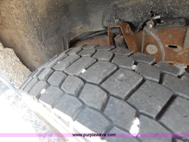 image for item G3301 2000 Chevrolet C3500 HD dump truck