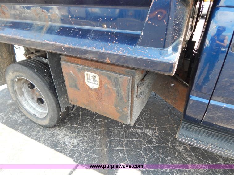 image for item G3301 2000 Chevrolet C3500 HD dump truck