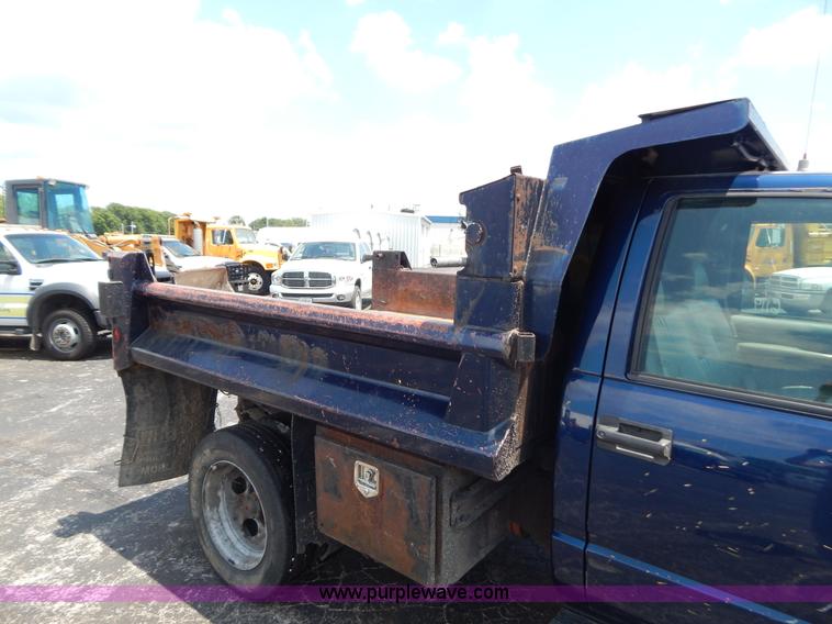 image for item G3301 2000 Chevrolet C3500 HD dump truck