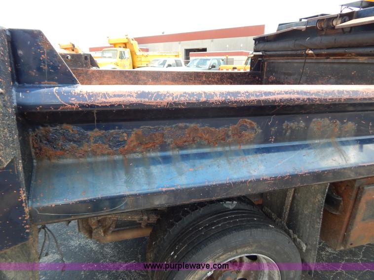 image for item G3301 2000 Chevrolet C3500 HD dump truck