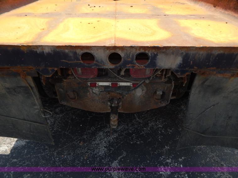 image for item G3301 2000 Chevrolet C3500 HD dump truck