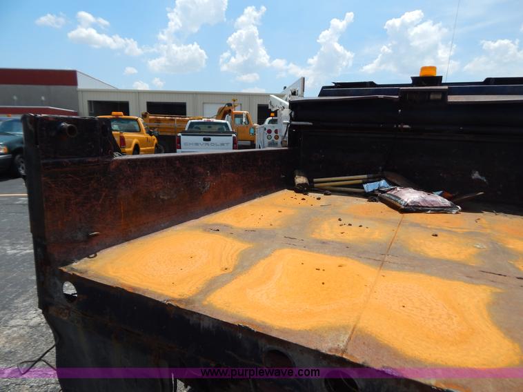 image for item G3301 2000 Chevrolet C3500 HD dump truck