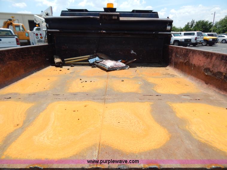 image for item G3301 2000 Chevrolet C3500 HD dump truck