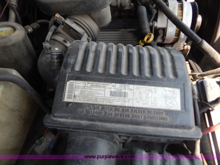 image for item G3301 2000 Chevrolet C3500 HD dump truck