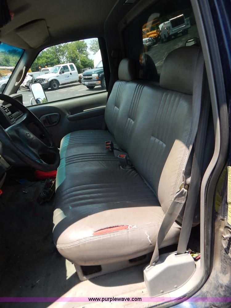 image for item G3301 2000 Chevrolet C3500 HD dump truck