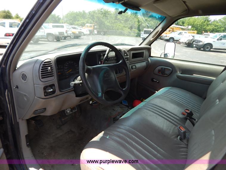 image for item G3301 2000 Chevrolet C3500 HD dump truck