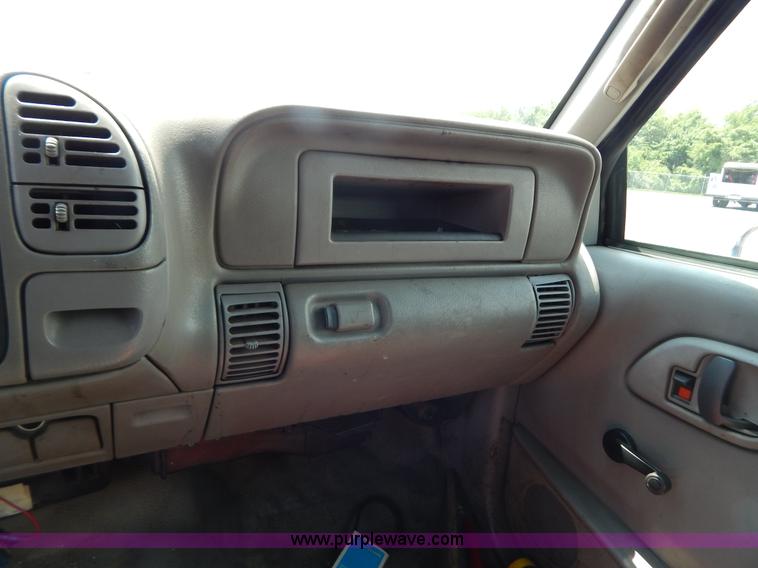 image for item G3301 2000 Chevrolet C3500 HD dump truck