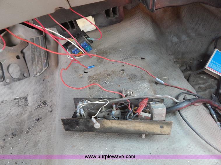 image for item G3301 2000 Chevrolet C3500 HD dump truck