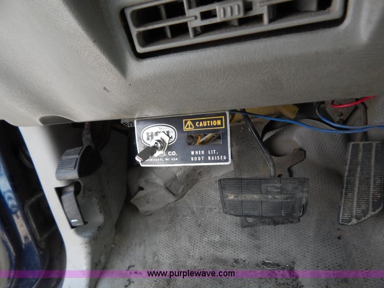 image for item G3301 2000 Chevrolet C3500 HD dump truck