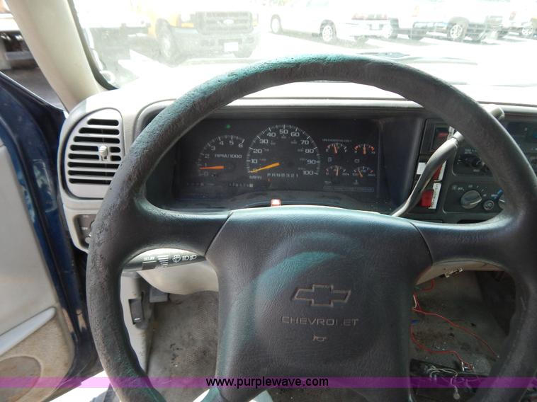 image for item G3301 2000 Chevrolet C3500 HD dump truck