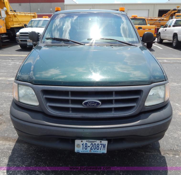 image for item G3302 2002 Ford F150 XL SuperCab pickup truck