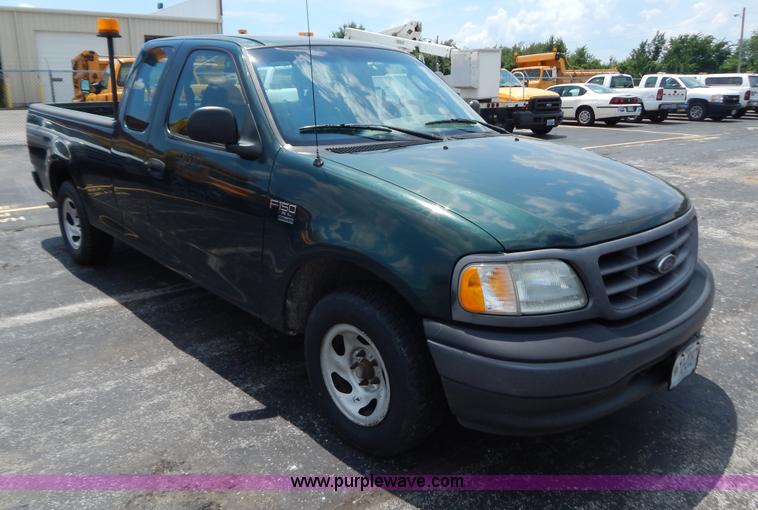 image for item G3302 2002 Ford F150 XL SuperCab pickup truck