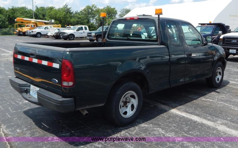 image for item G3302 2002 Ford F150 XL SuperCab pickup truck