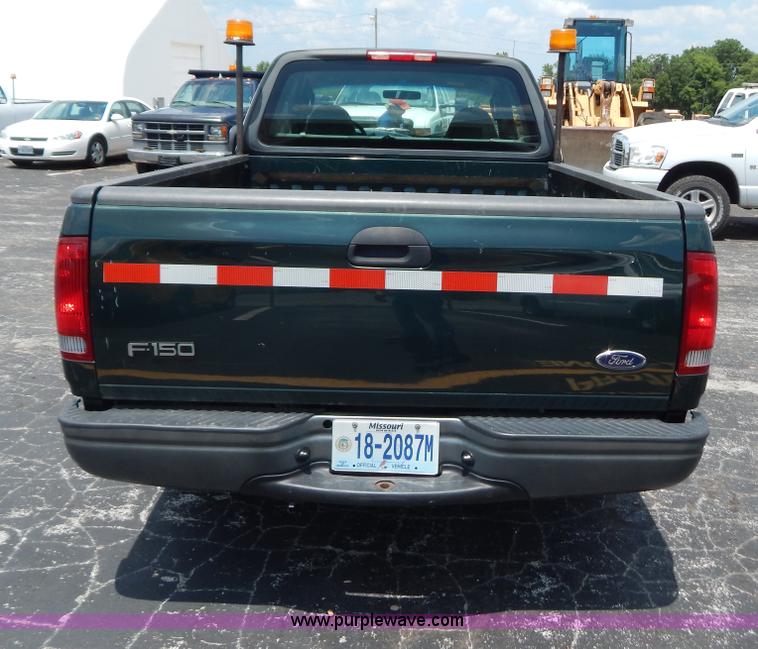 image for item G3302 2002 Ford F150 XL SuperCab pickup truck